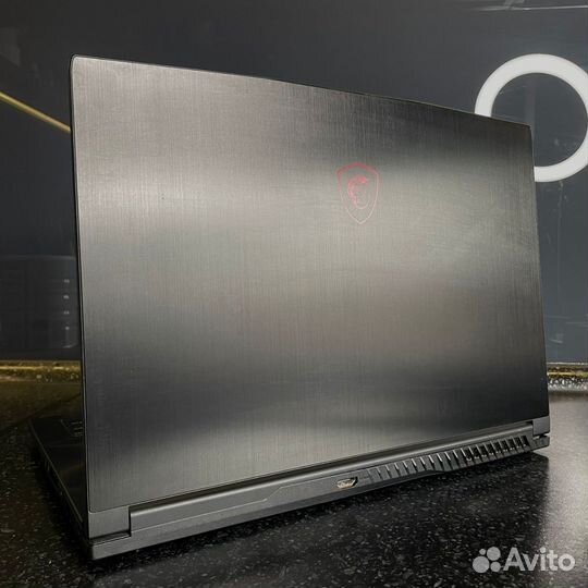 Игровой ноутбук MSI i5-8300/gtx1050/16g/640g