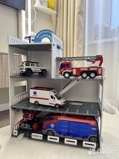 Парковка для машинок деревянная