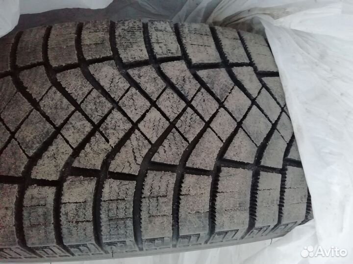 Pirelli Ice 215/65 R16 102T