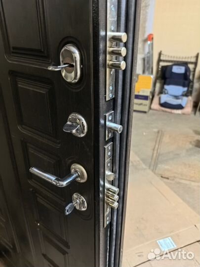 Дверь входная металлическая