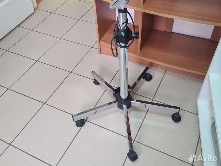 Лампа -лупа для косметолога