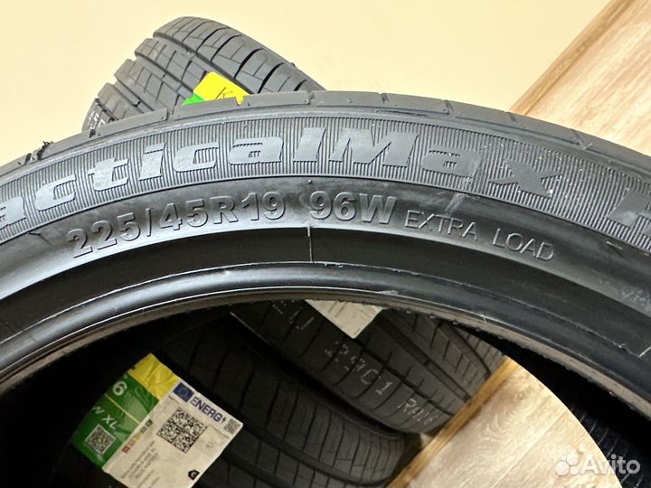 Kapsen RS26 Practical Max HP 225/45 R19 99W