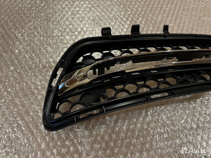 Правая сетка бампера Mercedes W212 AMG дорестайл