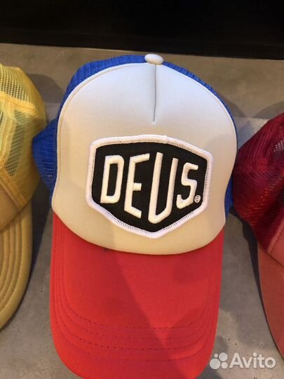 Бейсболка deus ex machina кепка