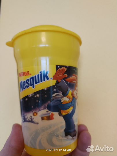 Стаканчик nesquik c трубочкой