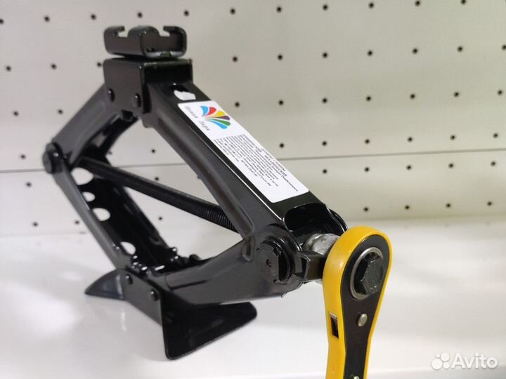 Домкрат с трещоткой 1 т