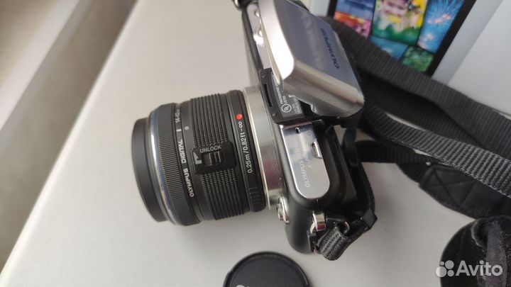 Olympus E-PM1 в коробке со вспышкой