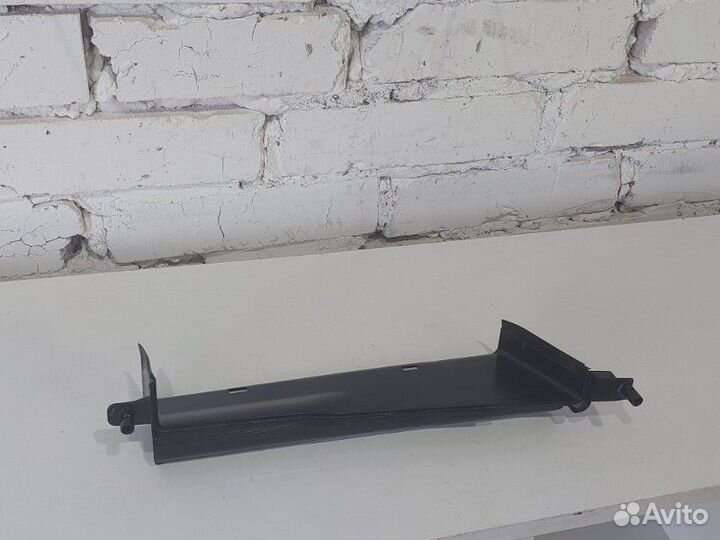 Часть воздухозаборника двигателя Audi A5 B9