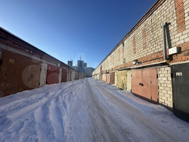 Гараж, > 30 м²