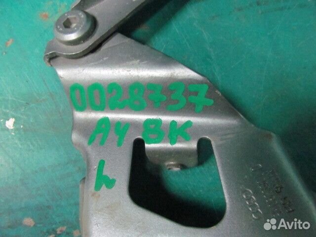 Петля капота левая Audi Rs4