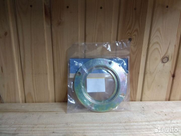 Втулка (распорная) Volvo 11060165