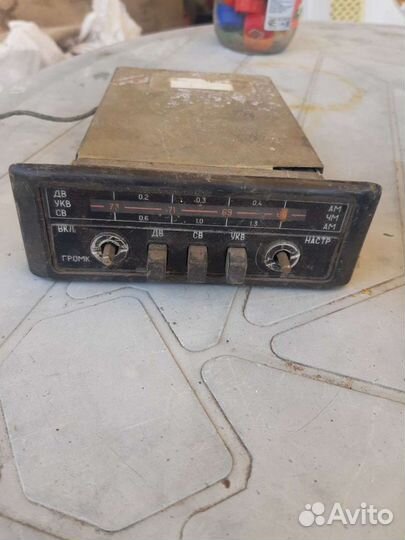 Старинный радиоприемник