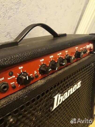 Басовый комбоусилитель