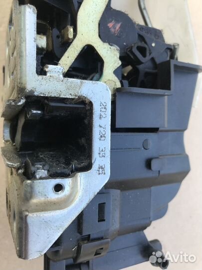 Замок c двери передний левый на Mercedes W210