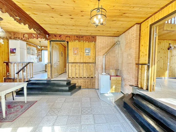 Дом 240 м² на участке 8,1 сот.