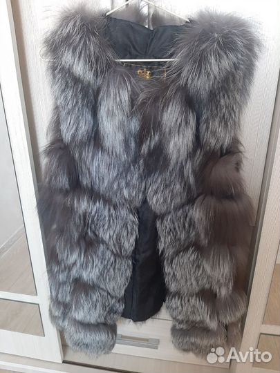 Новая меховая жилетка, размер 44-46