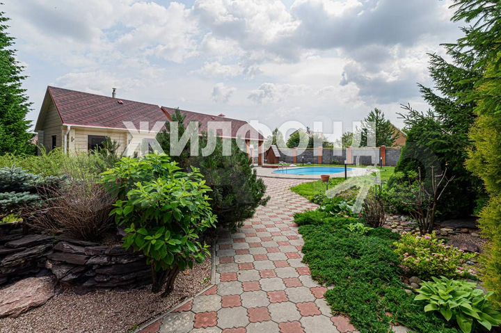 Дом 318 м² на участке 10 сот.