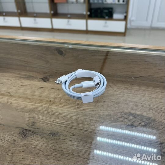 Кабель Apple USB-C на Lightning