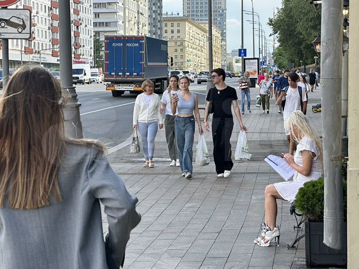 Место под шаурму и кофе на трафике у метро,универ