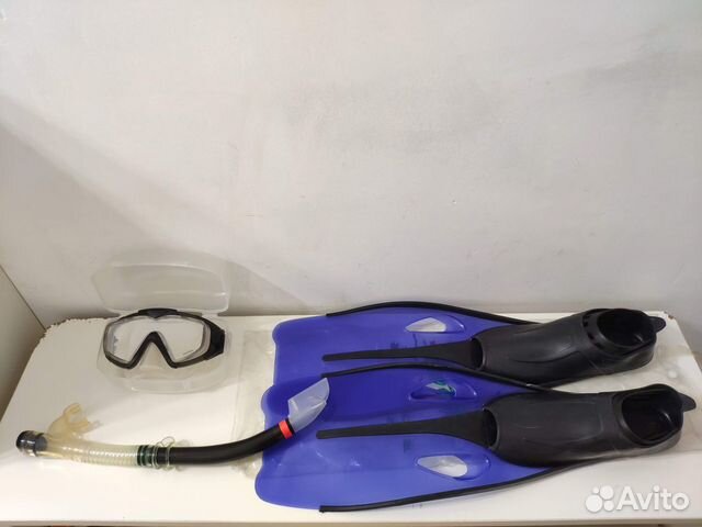 Маска для ныряния, трубка, ласты для плавания, мяч