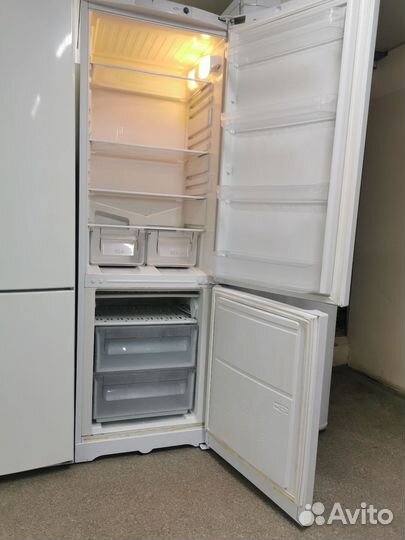 Холодильник Ariston