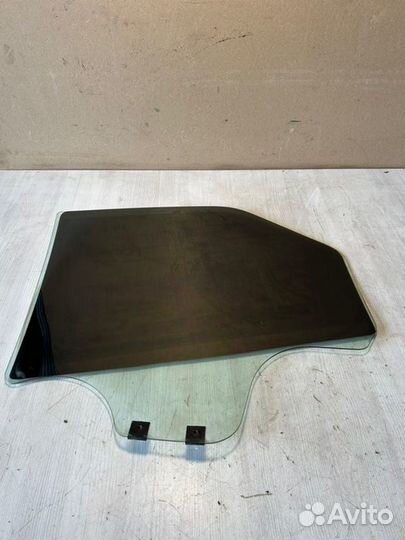 Стекло заднее правое Renault Logan K7M710