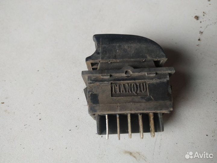 Кнопка стеклоподъемника передняя правая Lifan