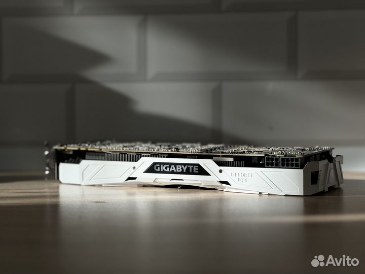 Gtx 1080 Ti 11 gb gigabyte