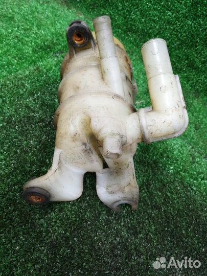 Бачок гур Mazda Xedos 9