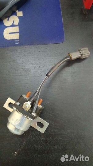 Isuzu 1811710971 реле стартера