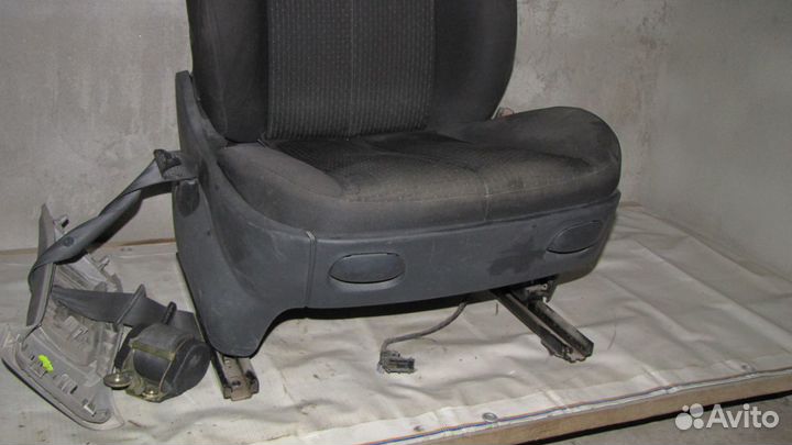Сидение переднее правое Рено Меган 2