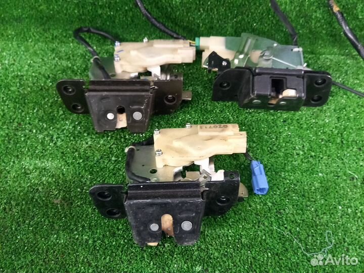 Замок крышка багажника Honda Fit jazz