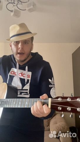 Репетитор по игре на гитаре