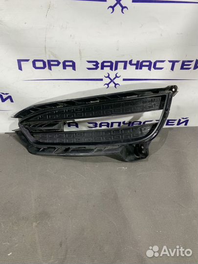 Решетка бампера переднего правая Geely Emgrand 7 F