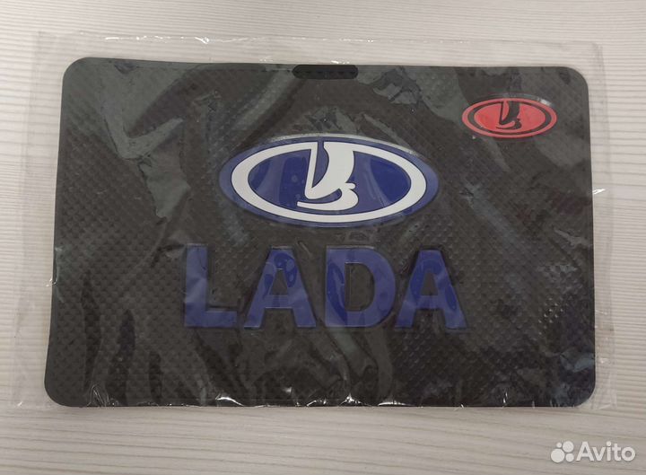 Коврик на приборную панель Лада