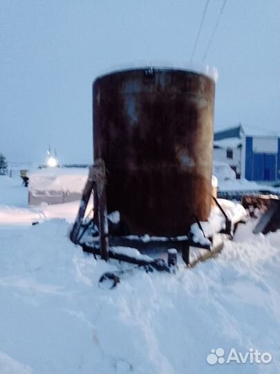 Продам емкость на санях 25 м.к самовывоз, торг