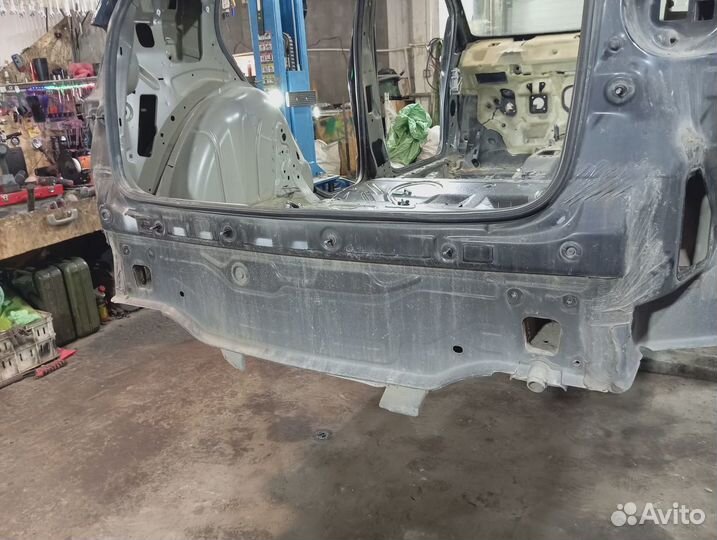 Панель задняя Volkswagen Golf Plus (Mk5)