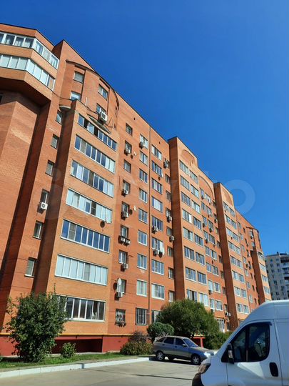 2-к. квартира, 60 м², 1/10 эт.