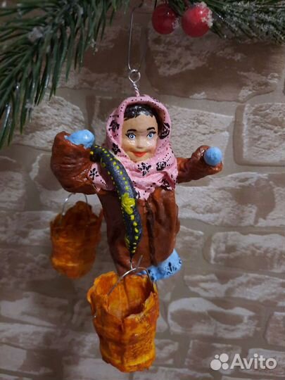 Ватная ёлочная игрушка Девушка с коромыслом