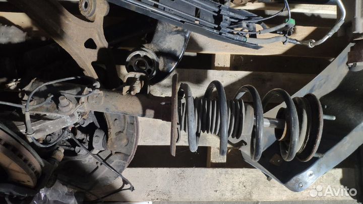 Передние стойки с пружинами Ford Explorer 5