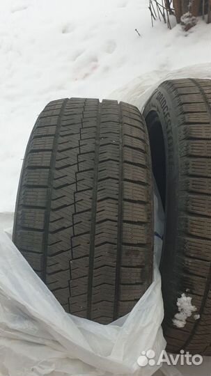 Bridgestone Blizzak Ice 215/50 R17