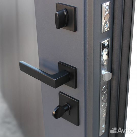 Входная дверь 