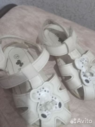2 пары босоножек для девочки