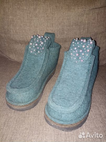 Валеши новые с бусинами валенки