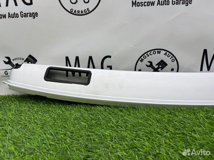 Накладка крышки багажника Mercedes-Benz C 205