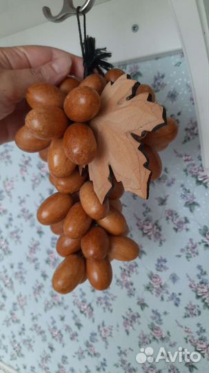 Панно из дерева, кисть винограда