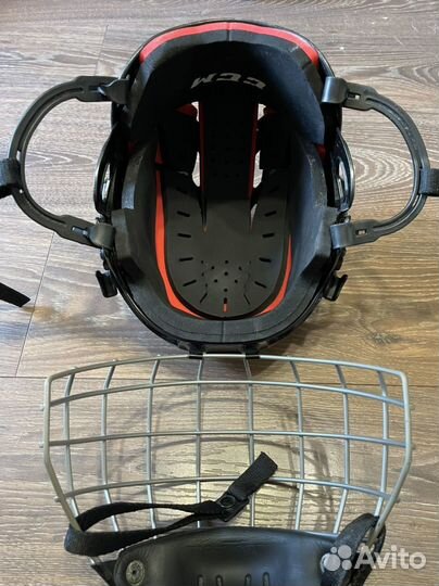 Хоккейный шлем