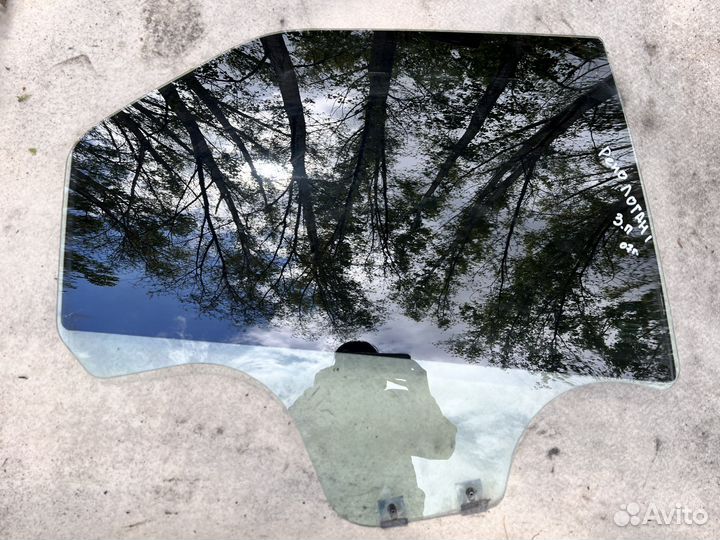Стекло двери заднее правое Renault Logan 1