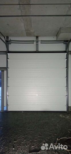 Теплые гаражные секционные ворота подъëмного типа
