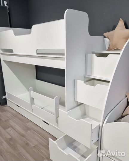 Двухъярусная кровать